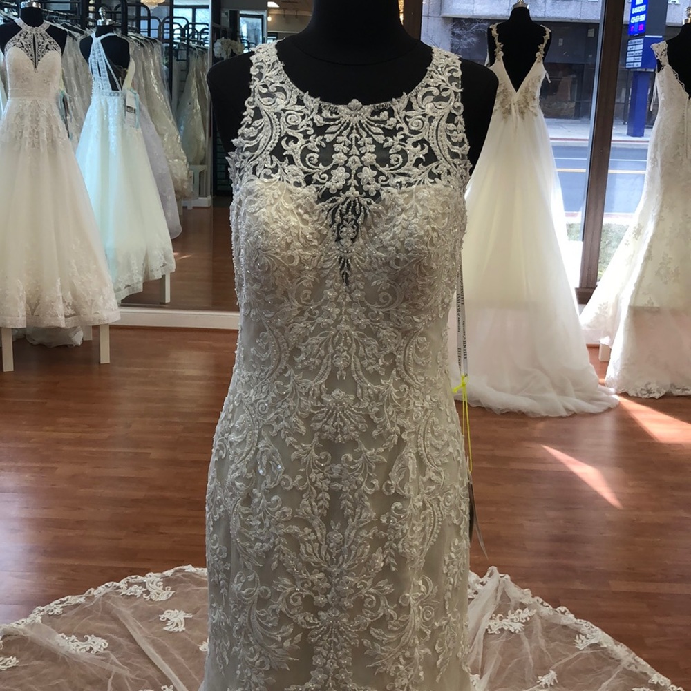 Ivory wedding gown with faux pearls, lace - Picture 2 of 7